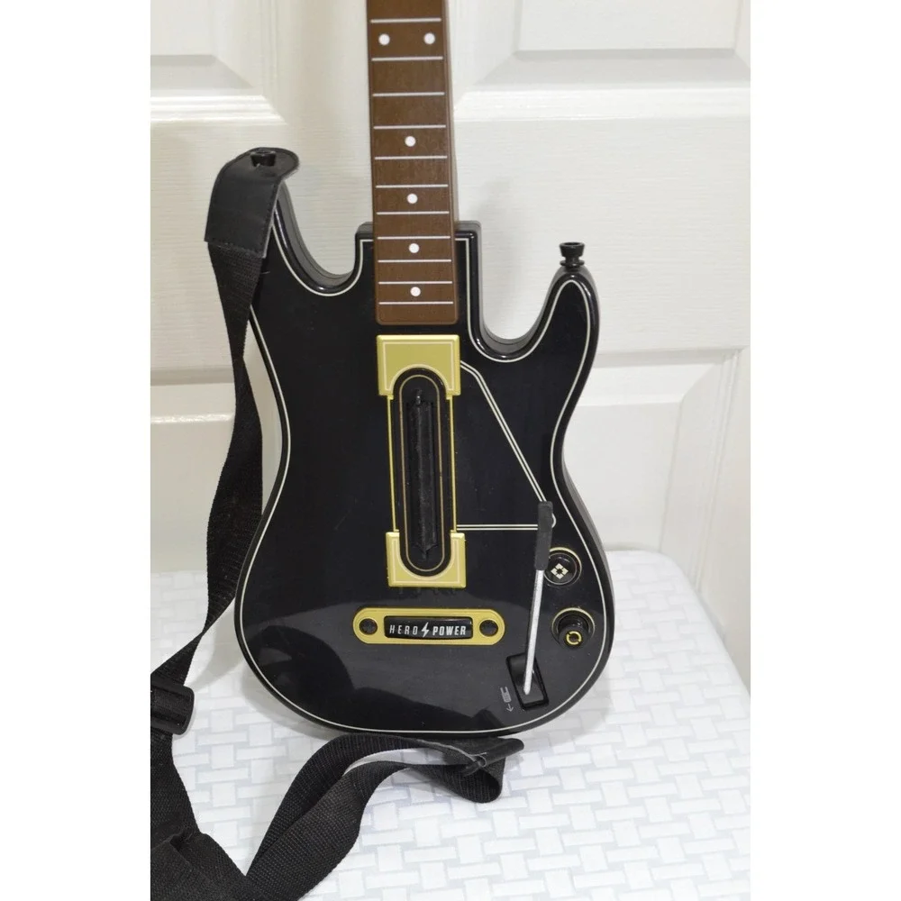 Activision‎ Guitar Hero Live Wireless Guitar Controller, S/N BGS1AL